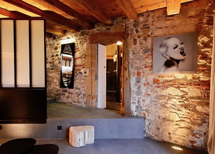 Le Clos De Sainte Croix アパート